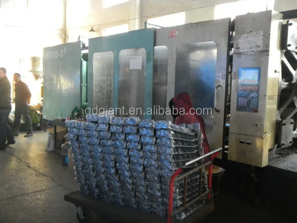 huge injection machine.JPG