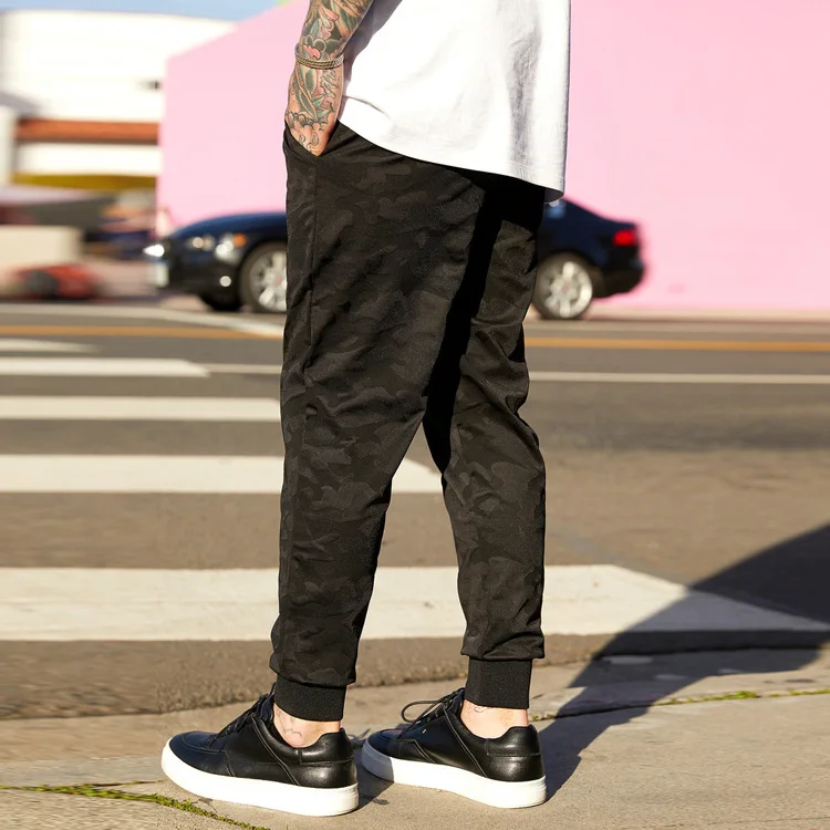 black jogging pants outfit