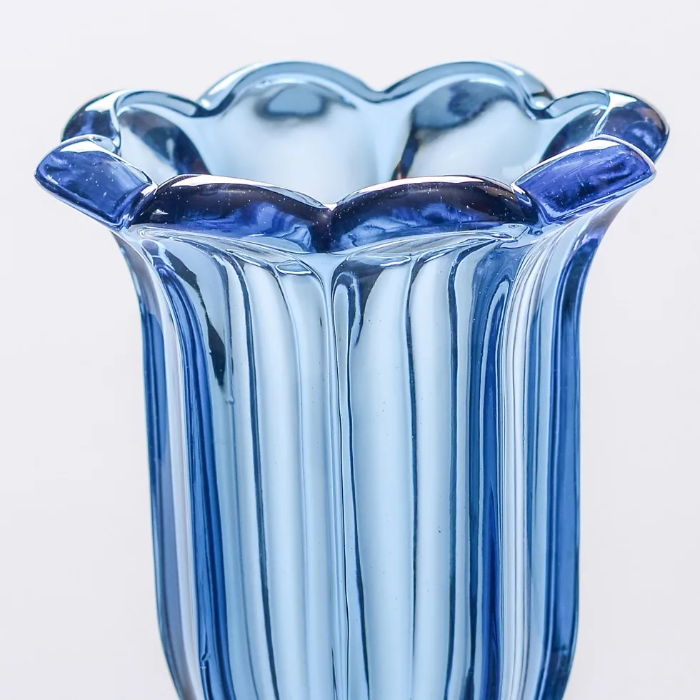 定制现代优雅的花形蓝色高大的玻璃花瓶玻璃容器与桌子的核心和装饰的