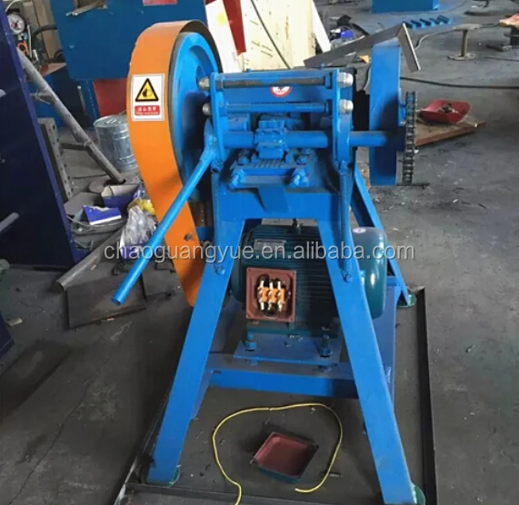 Double sides car tire sidewall cutting machine