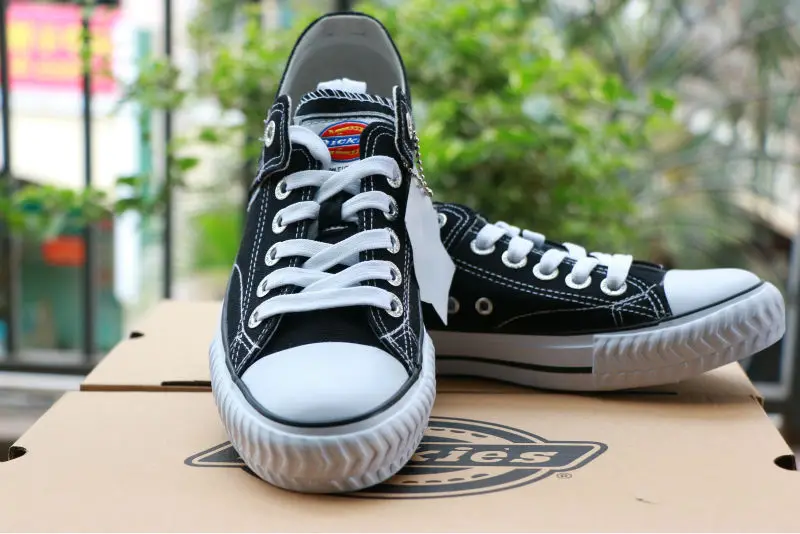 Latest men's flat vulcanized shoes with canvas casual shoes