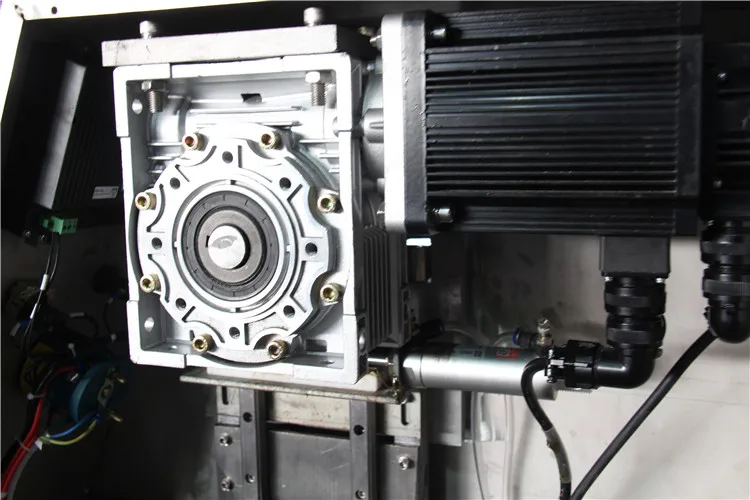 Servo Motor 2.jpg