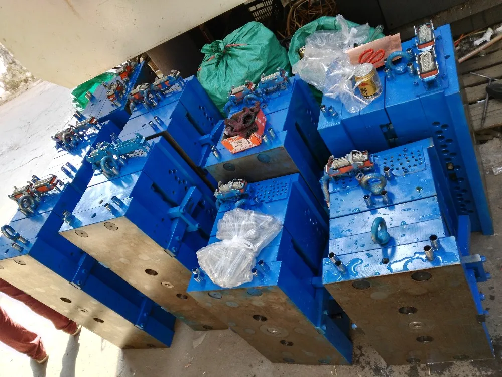 Preform moulds 