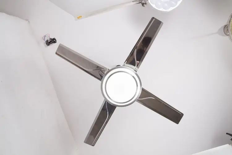 Cost price Crazy Selling Iron blade remote control ceiling fan.