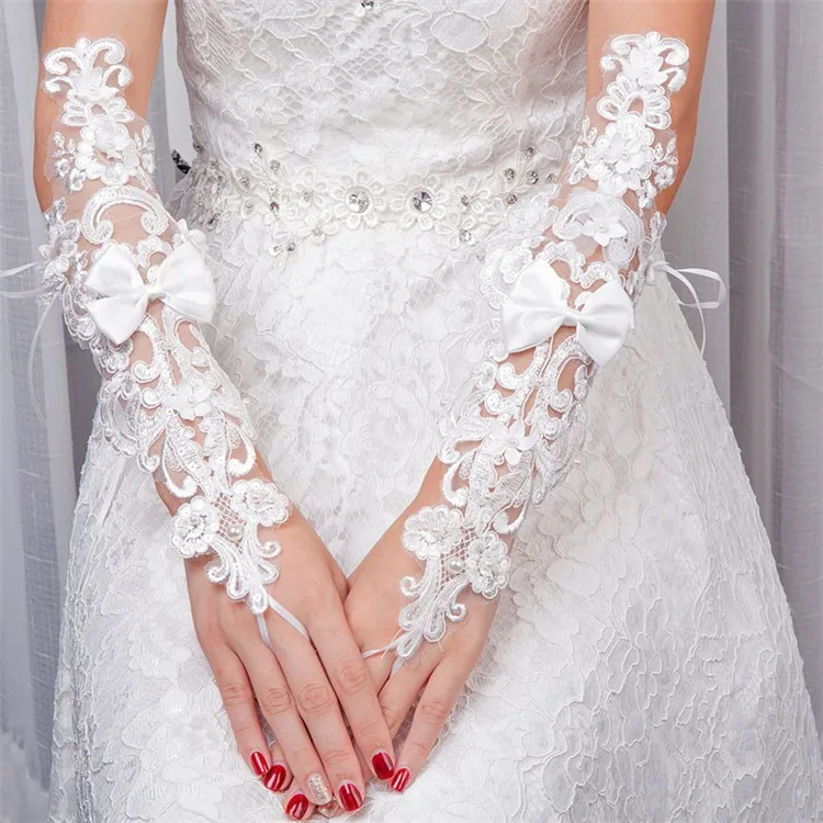 lace gloves.jpg