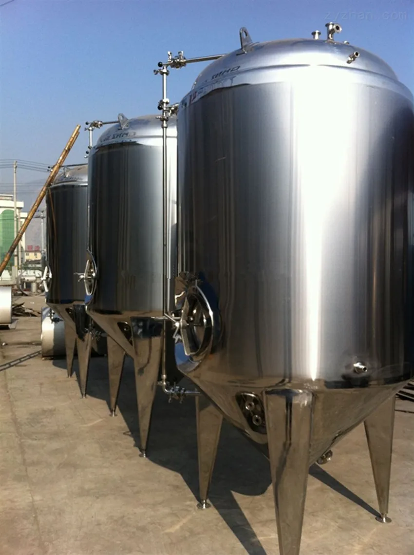Automated tank cleaning equipment, mobile tank cleaning system