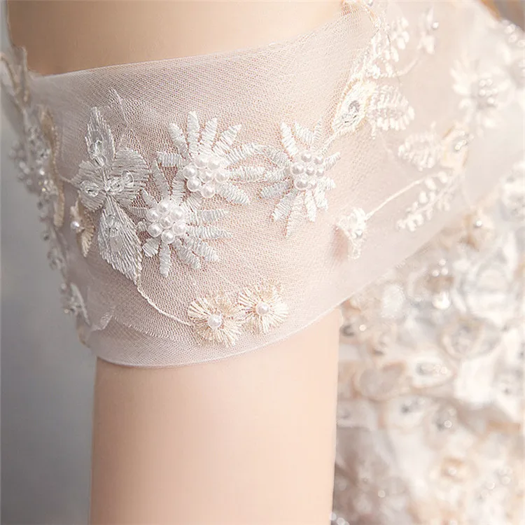 2019 Fashion Styles off shoulder Women Wedding dress Floor Length Vintage Applique Women Bridal Gown