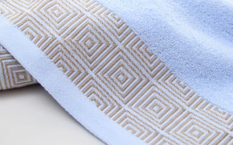 Manufacturer Supplier In Dubai Custom Cotton Thick Unique Bath Wrap Towel with A Discount