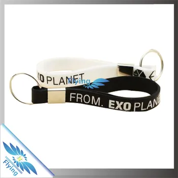 Best Promotional Items 2021 Oem Supply Custom Silicone Wristband Keychain/rubber Keyring Best 