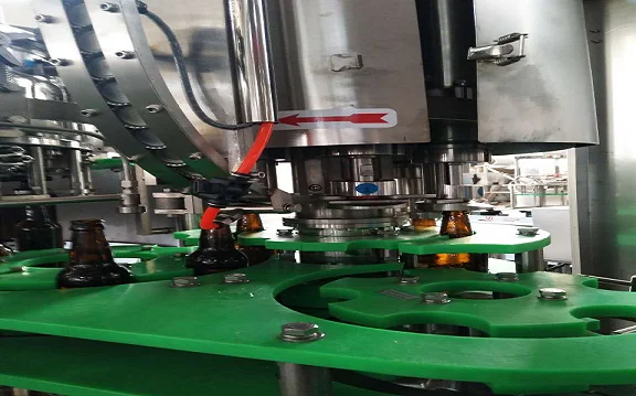 玻璃啤酒瓶灌装封盖和贴标机,啤酒灌装机生产线,啤酒灌装设备