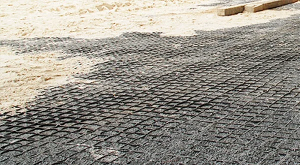 laying gravel grids