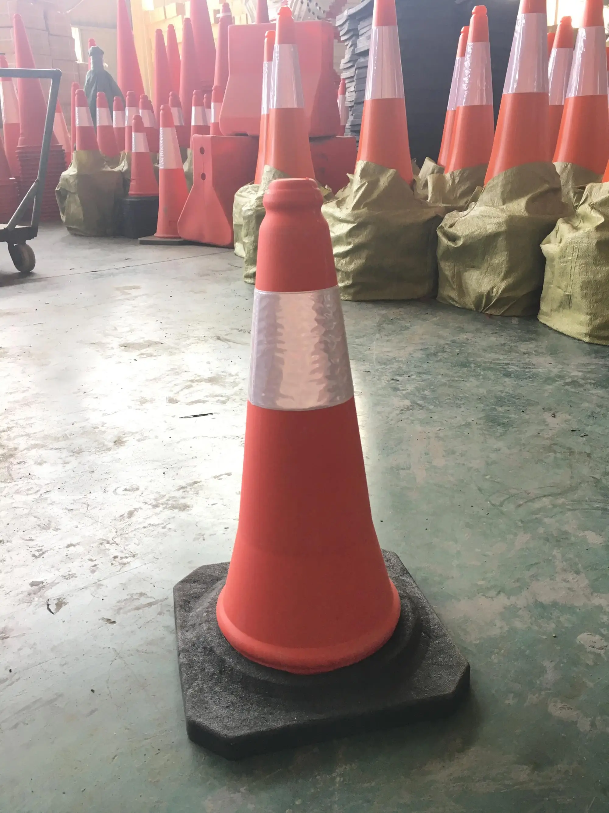 2022 Hot Sale Pe Traffic Cone Safety Road 750 Mm 1000 Mm Reflective