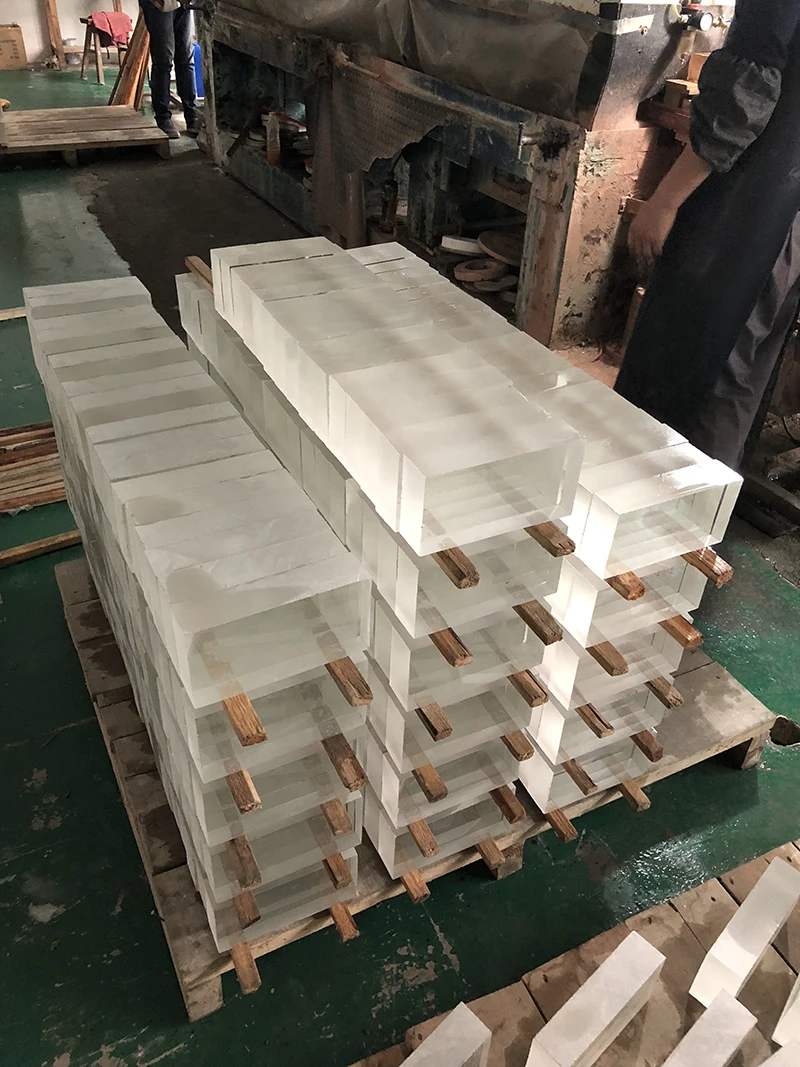 建筑和房地产古董装饰固体泡沫水晶玻璃块为建筑