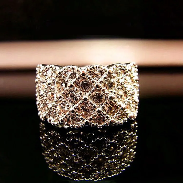 Korea elegant luxury sparkling full Fangzuan temperament ladies fashion accessories wholesale rings