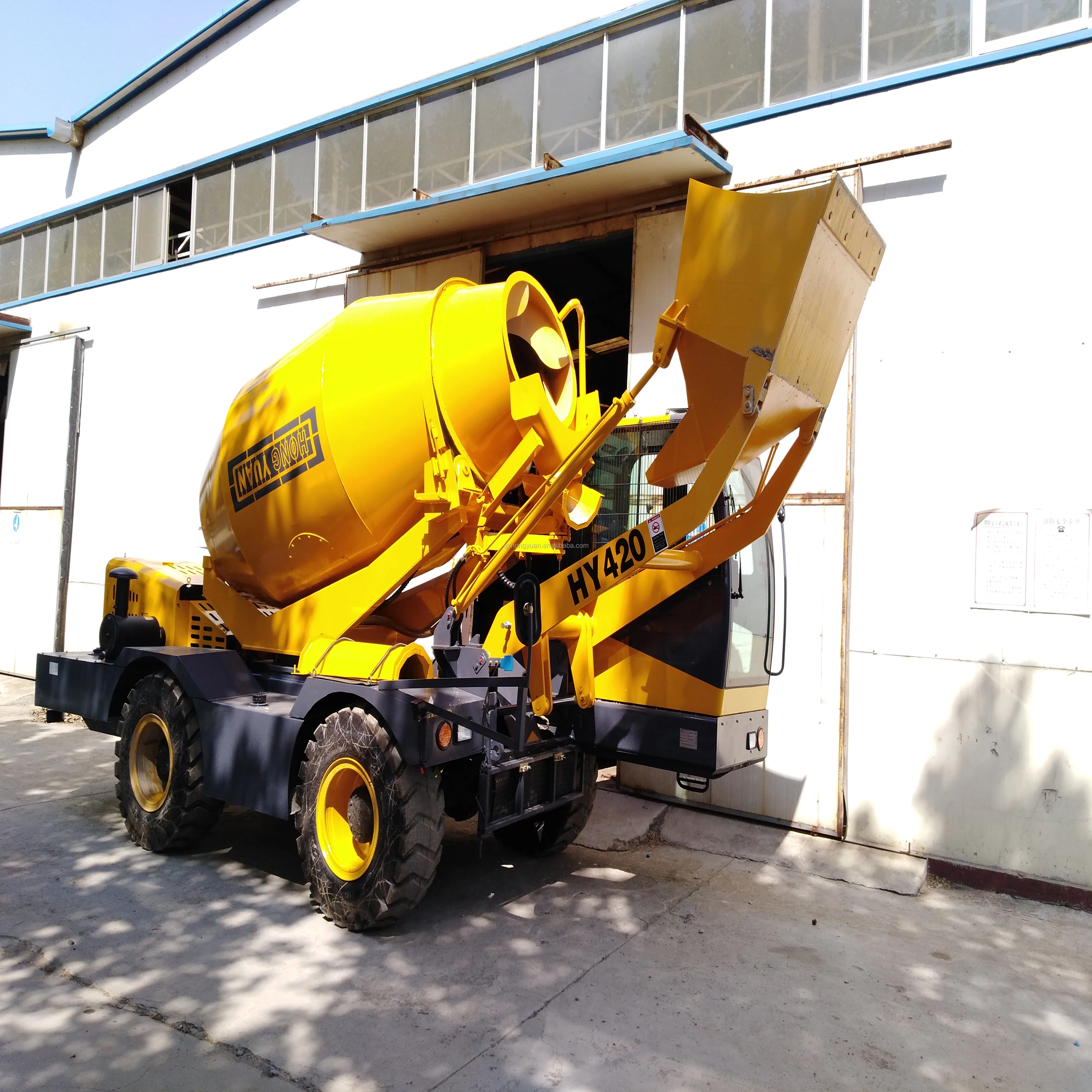 Selfloading Concrete Mixer Truck Hy400,400l Capacity Mobile Self