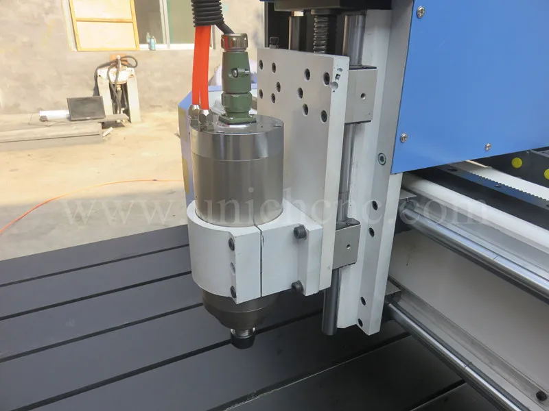 Factory price 4x8 ft 3D cnc wood carving machine 1325/cnc router metal cutting router