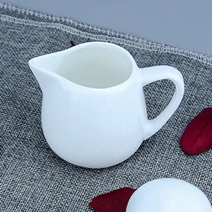 2018 Elegant White Crockery Ceramic Milk Jug Creamer Pots