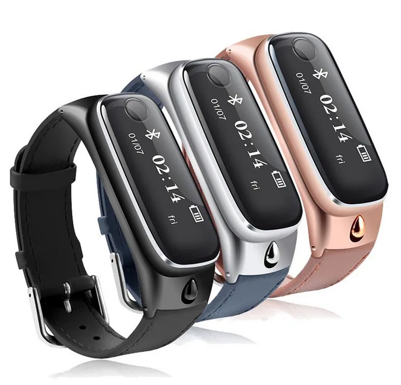 smartwatch and bluetooth headphones at the same time