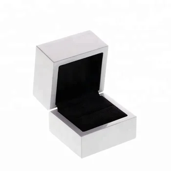 High Quality Glossy White Jewelry Ring 