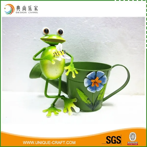 Factory wholesale garden metal flower pot with frog figurine