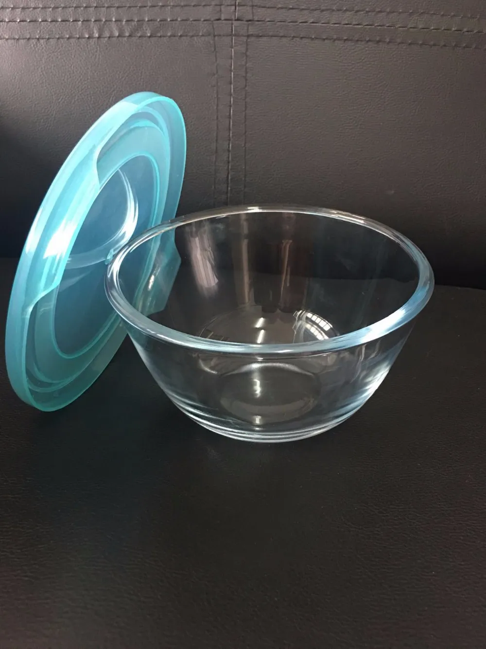 High Borosilicate Food Storage Pyrex Material Glass Bowl With Plastic