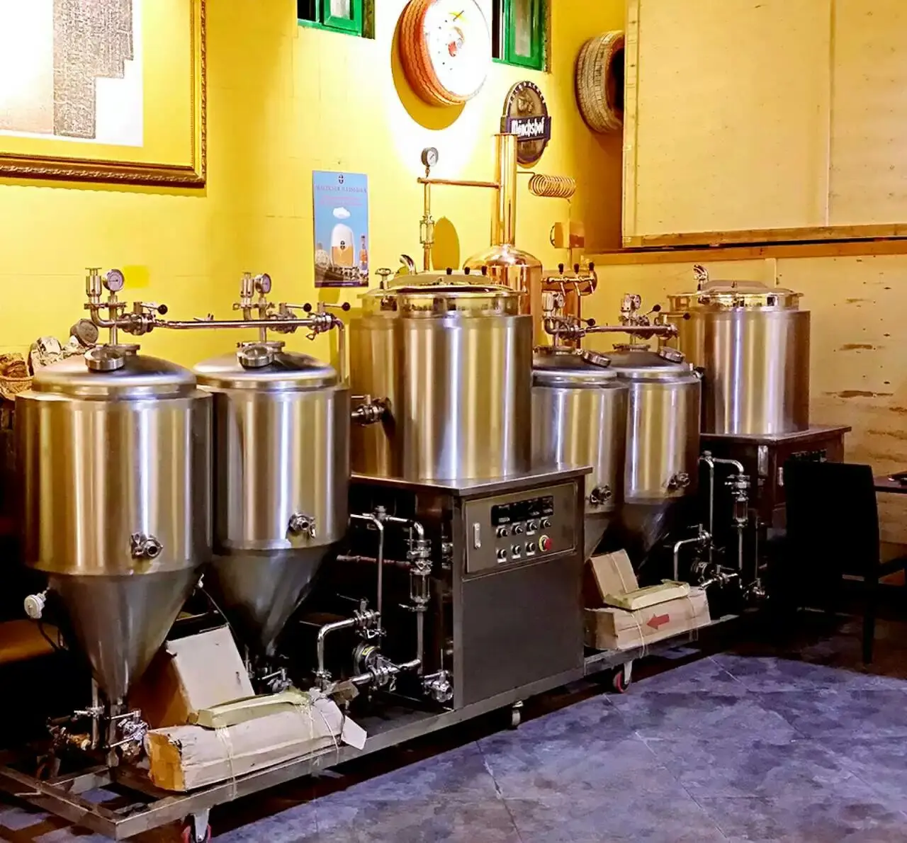 Где купить пивоварню. Microbrewery пивоварня. Мини-пивоварни Mr. Beer. Оборудование для пивоварни.