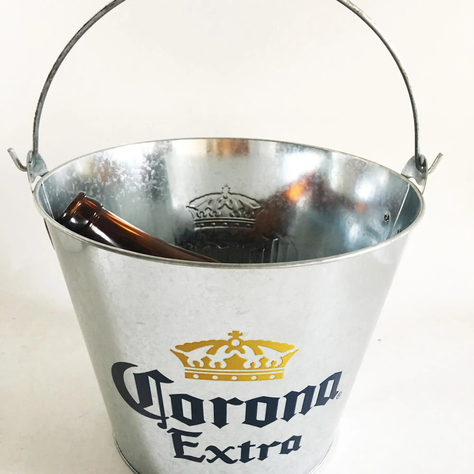 Corona Gegalvaniseerd Bier Emmer W/ingebouwde Flesopener - Buy Corona Extra Gegalvaniseerd Bier Emmer,Bier Emmer W/ingebouwde Flesopener Product on Alibaba.com