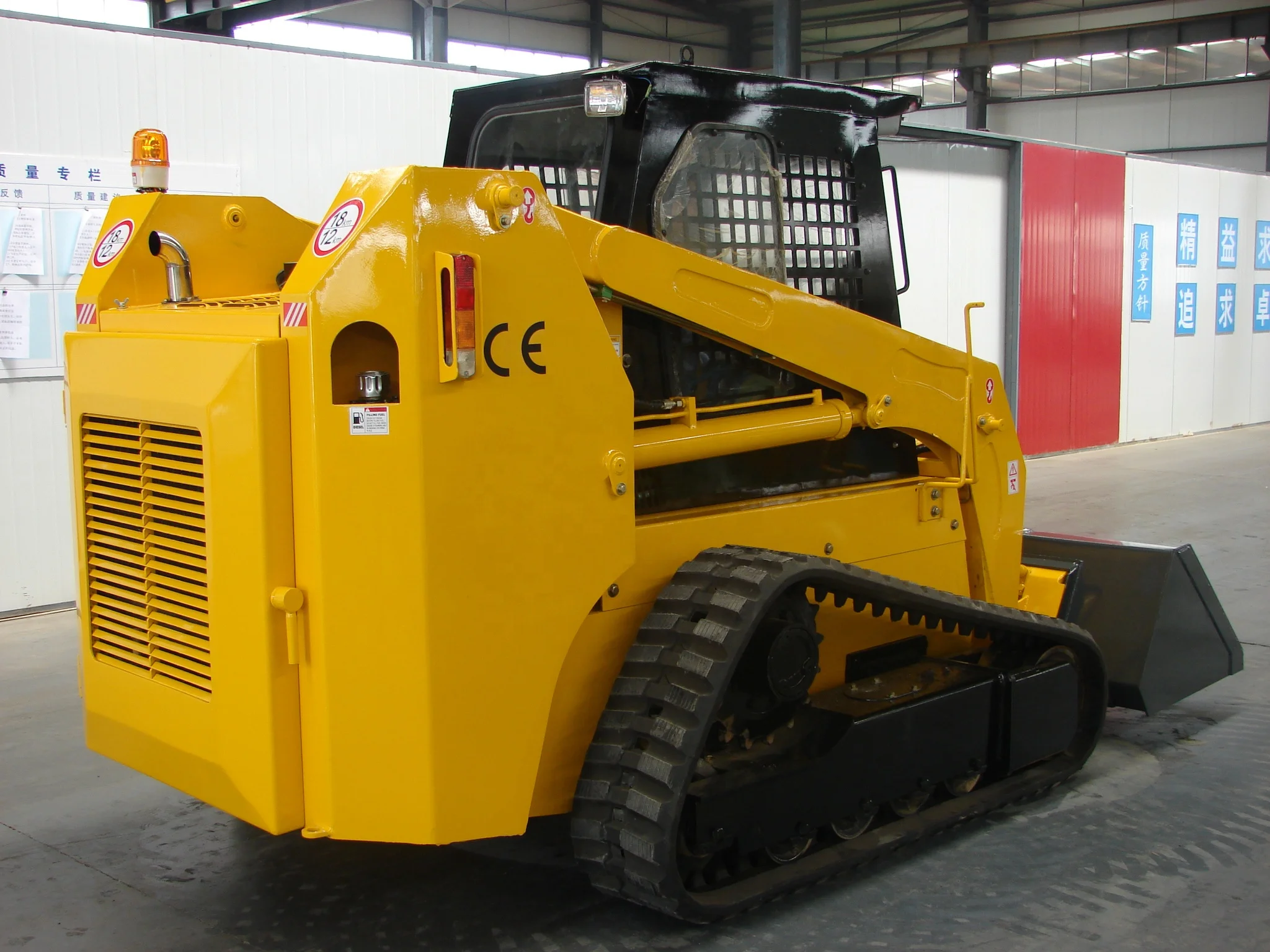 多地形装载机紧凑型履带式装载机滑移转向