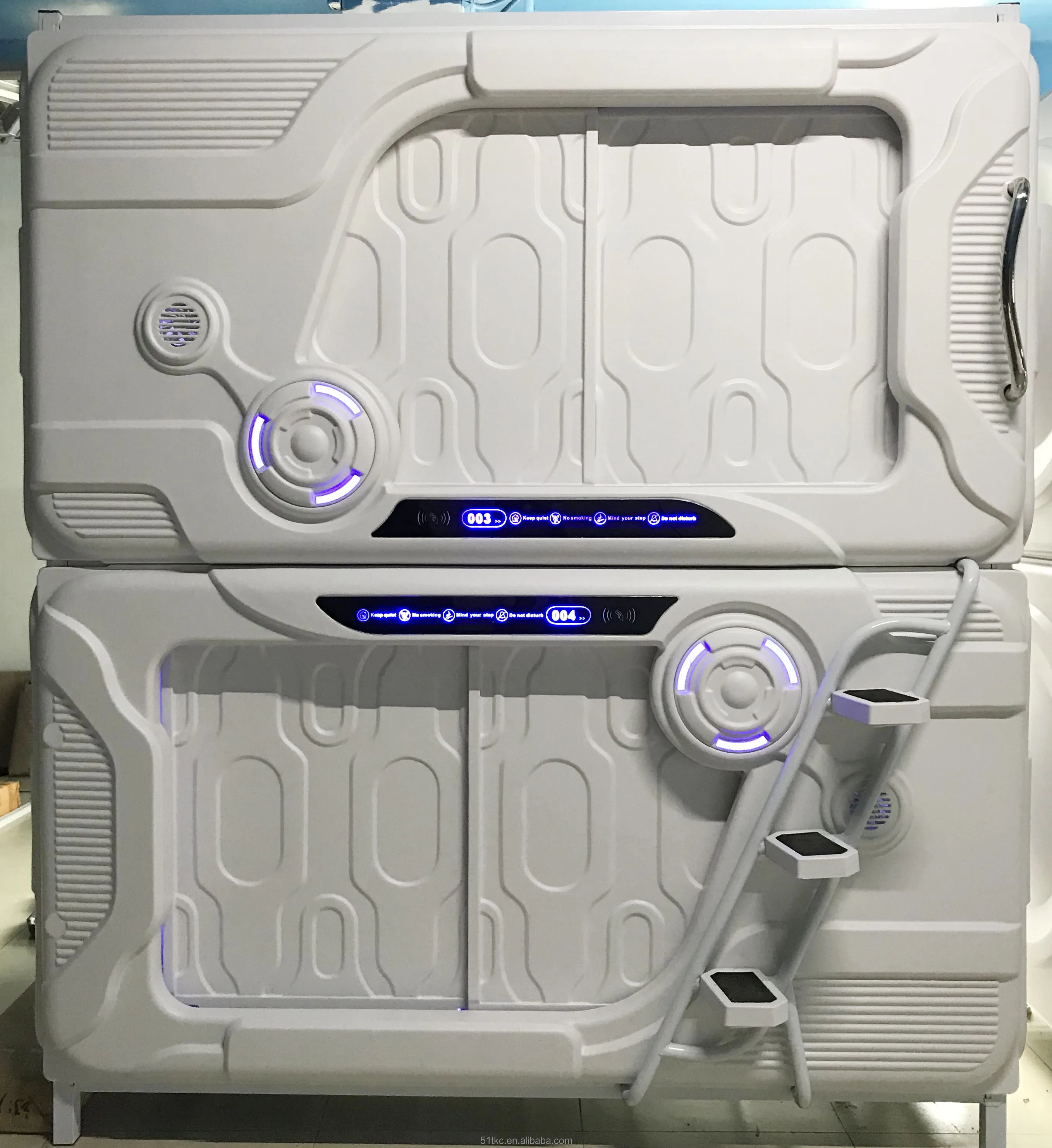 CAPSULE BED HOTEL.jpg