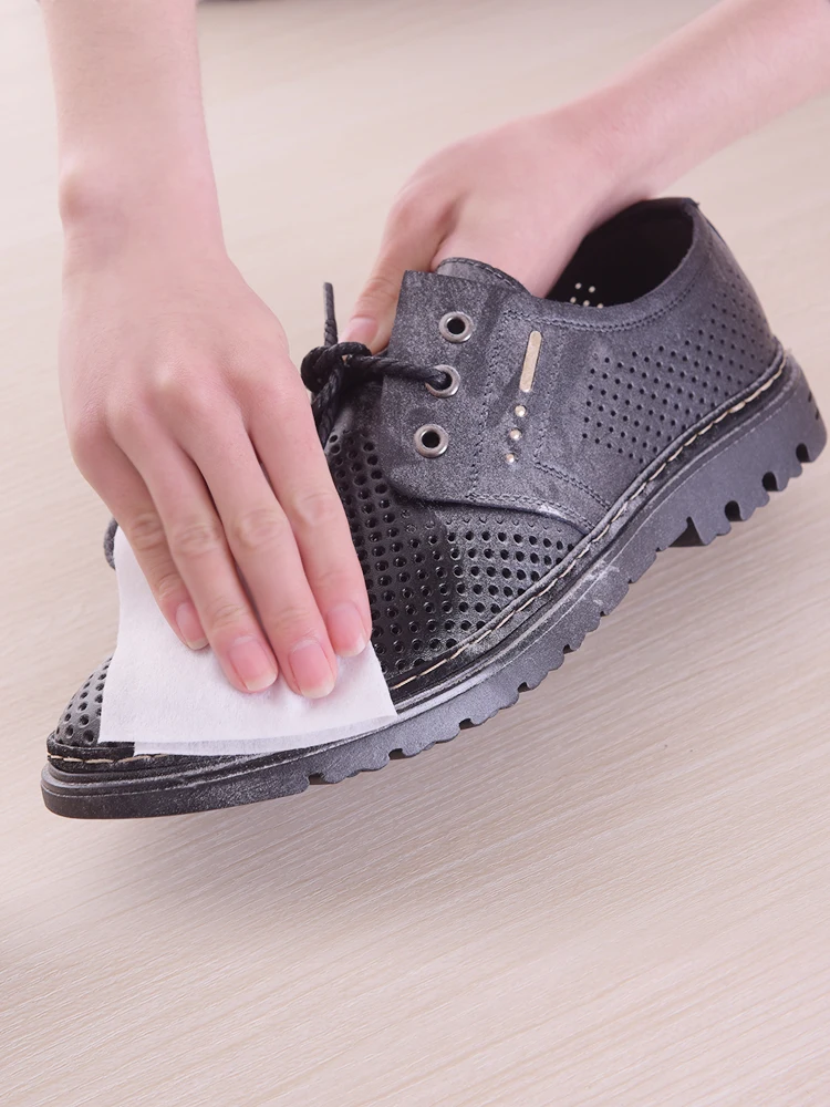 Quick Wipes Leather Cleaner Leaves No Residue. Ideal For Smooth Leather