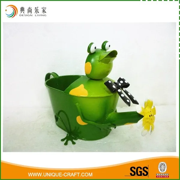 Factory wholesale garden metal flower pot with frog figurine
