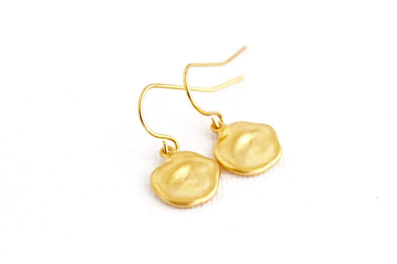 Simple Gold Plated Disc Earrings With Ray of Light Pattern