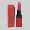Intriguing effects soften and shine lipstick