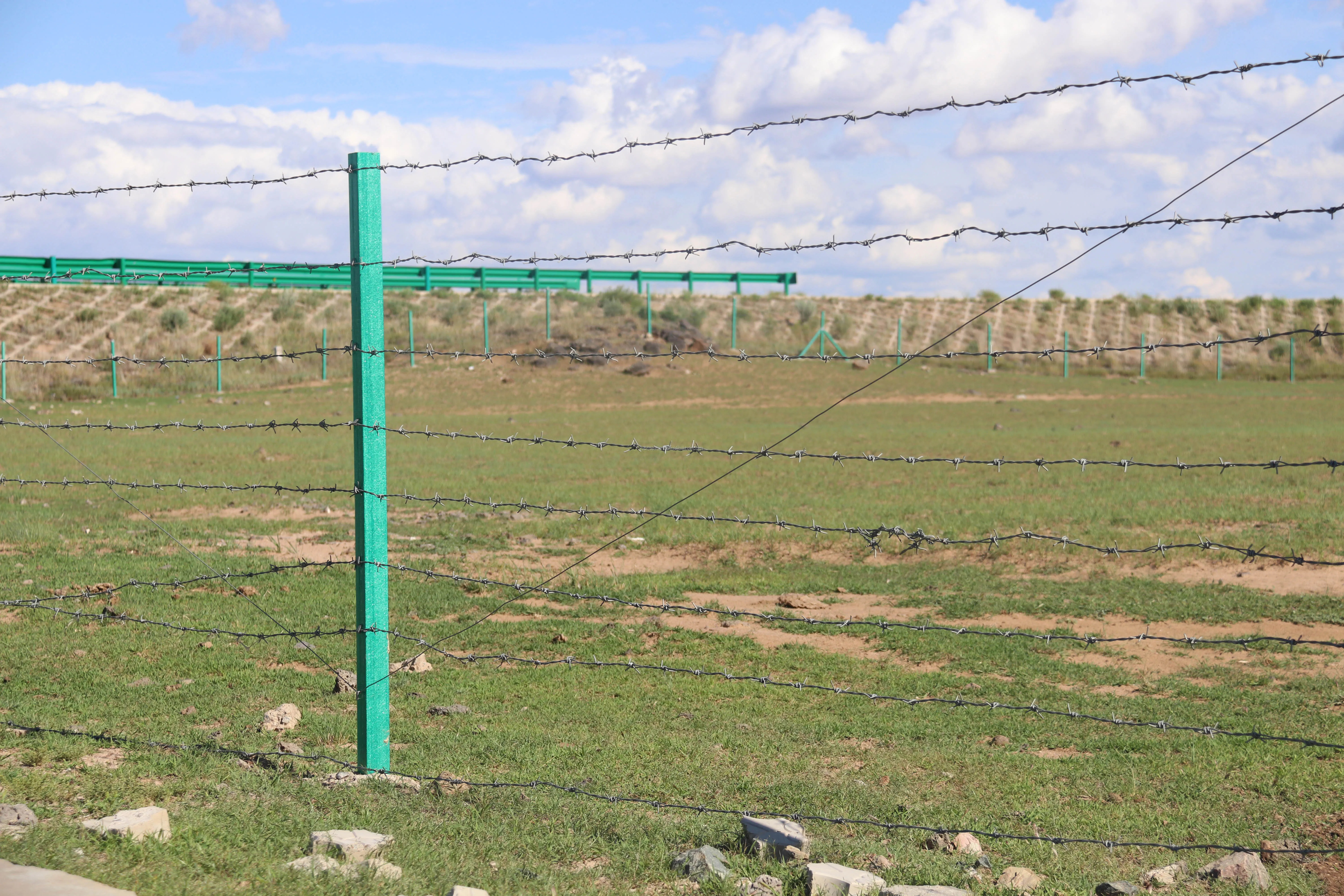 Automatic Barbed Wire Fencing Making Machine