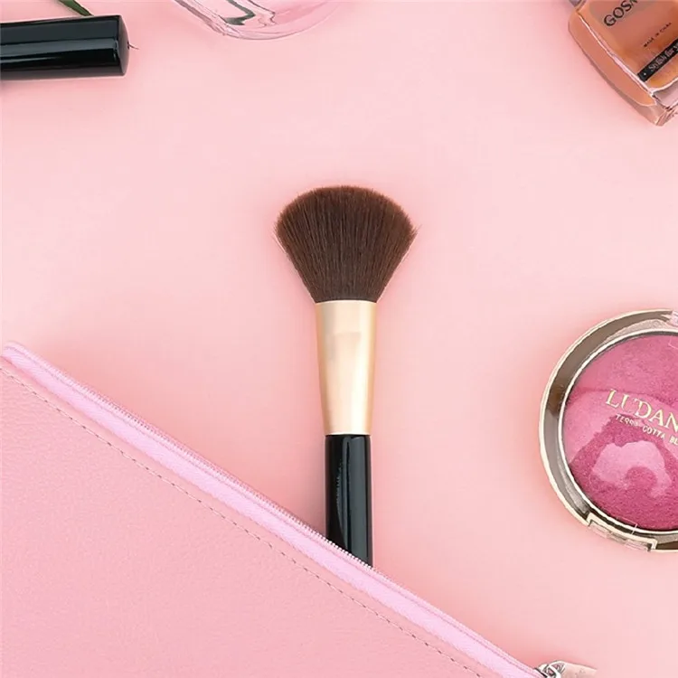 makeup brush.jpg