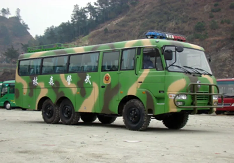 6x6-off-road-bus-001