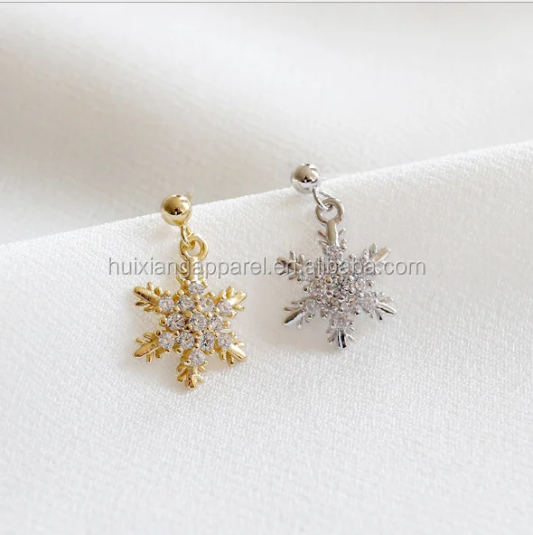 PENDIENTES PLATEADOS ESTILO COPO DE NIEVE