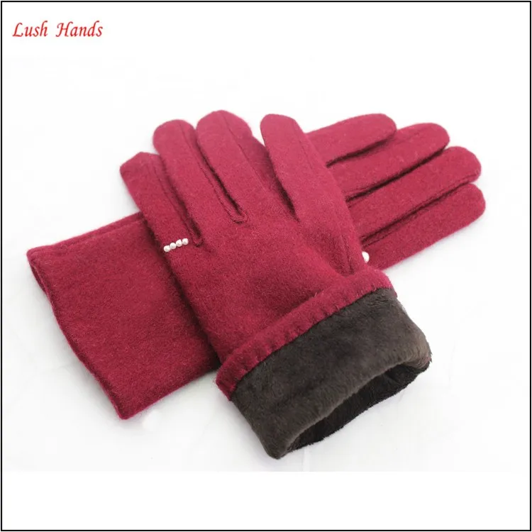 2016 fashionable ladies fur lining suede gloves decorated with fake pearls