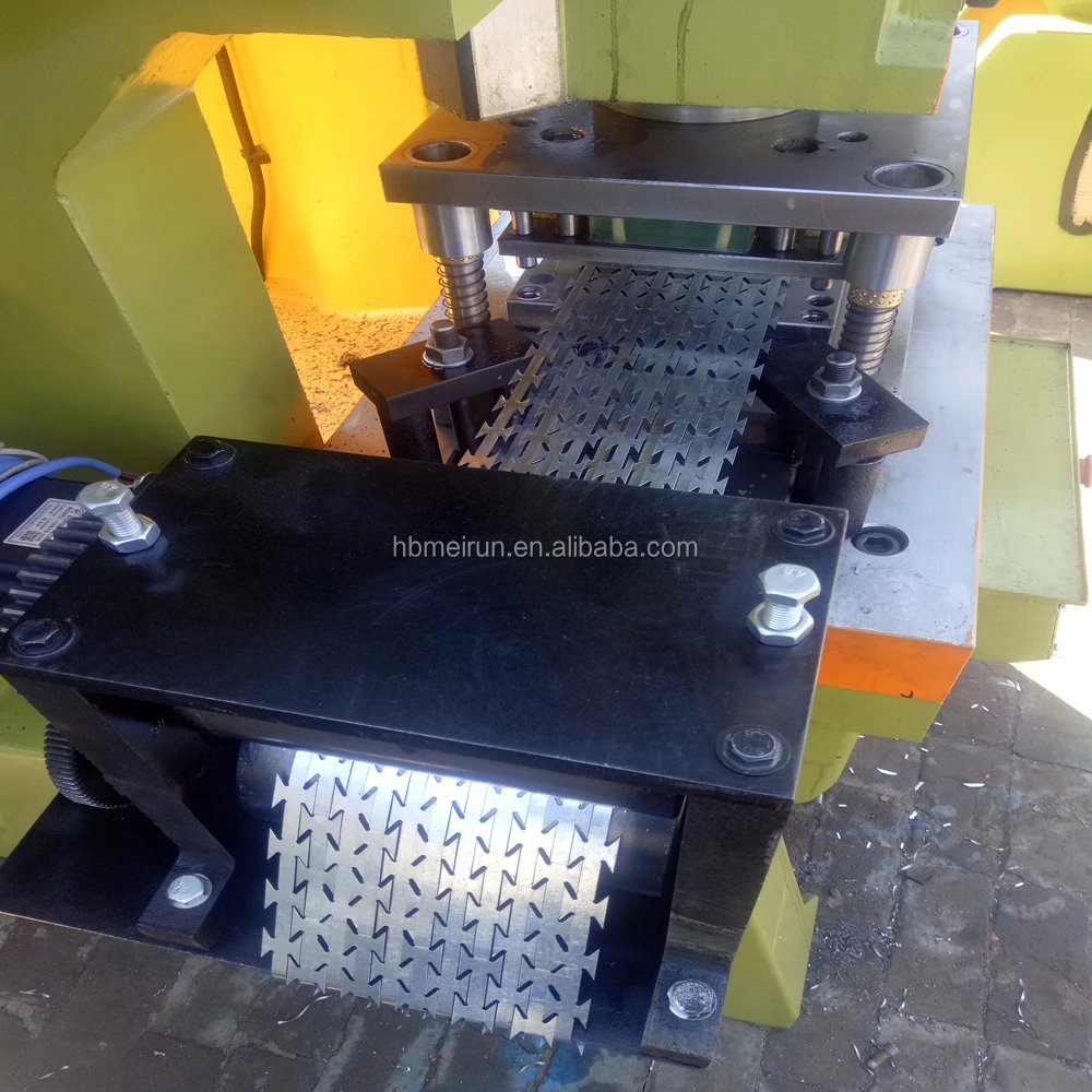 BTO,CBT Blade Type Automatic razor barbed wire making machine/razor blade making Concertina razor security wire machine