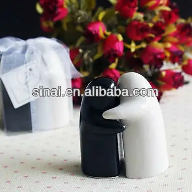 SNSP-3009-1 ceramic-kisses-and-hugs-salt-pepper-shakers-favor-set-of-2.jpg