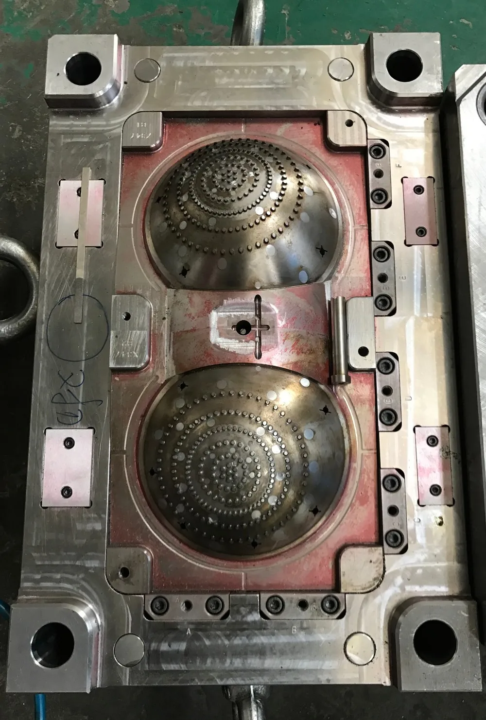 中国模具制造商供应塑料汽车灯模中国塑料前大灯注塑模具