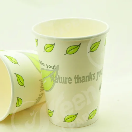 бумажный стаканчик. бумажные стаканчики с непромокаемым покрытием экологичные. одноразовая посуда стаканчики. экологичные стаканы для кофе. пластиковый стаканчик для кофе с крышкой.