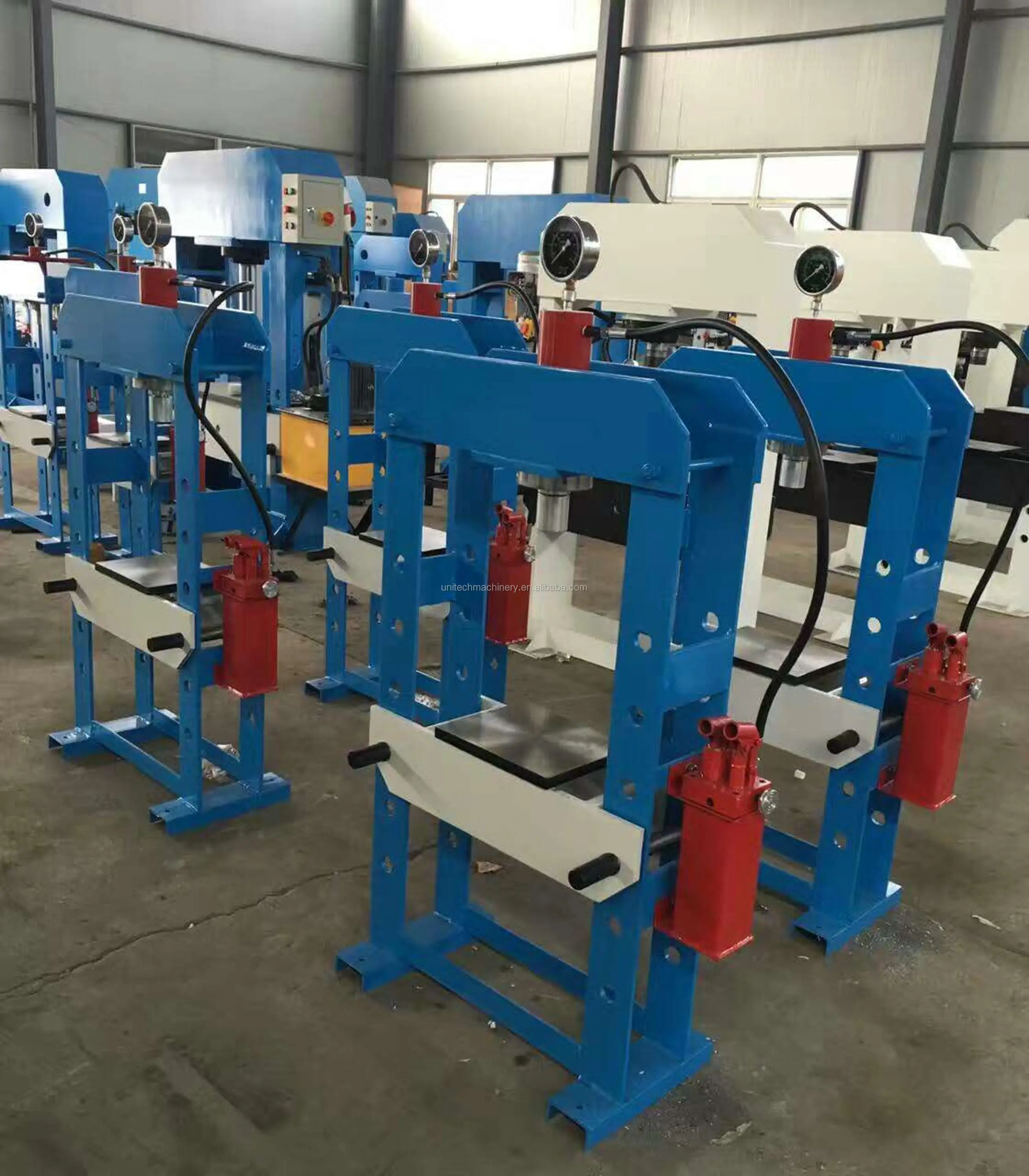 HP-300M Moving cylinder 300 tons hydraulic oil press machine.jpg