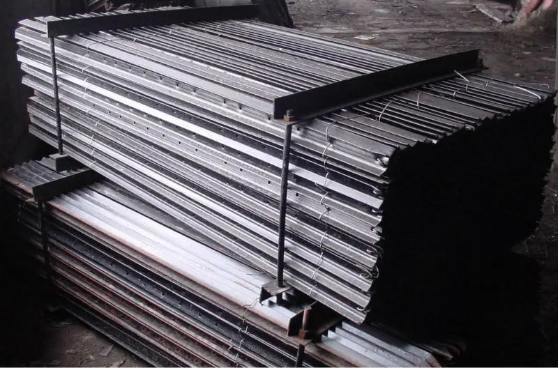 black bitumen star picket