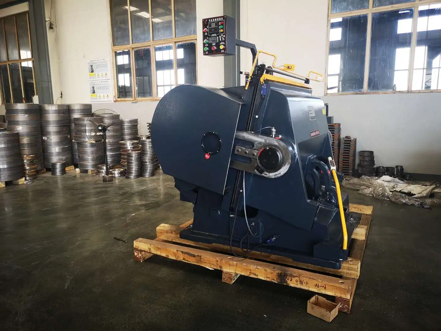 ML-750 paper die cutting &creasing machine 