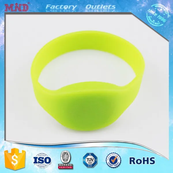 silicone rfid wristband (2).jpg