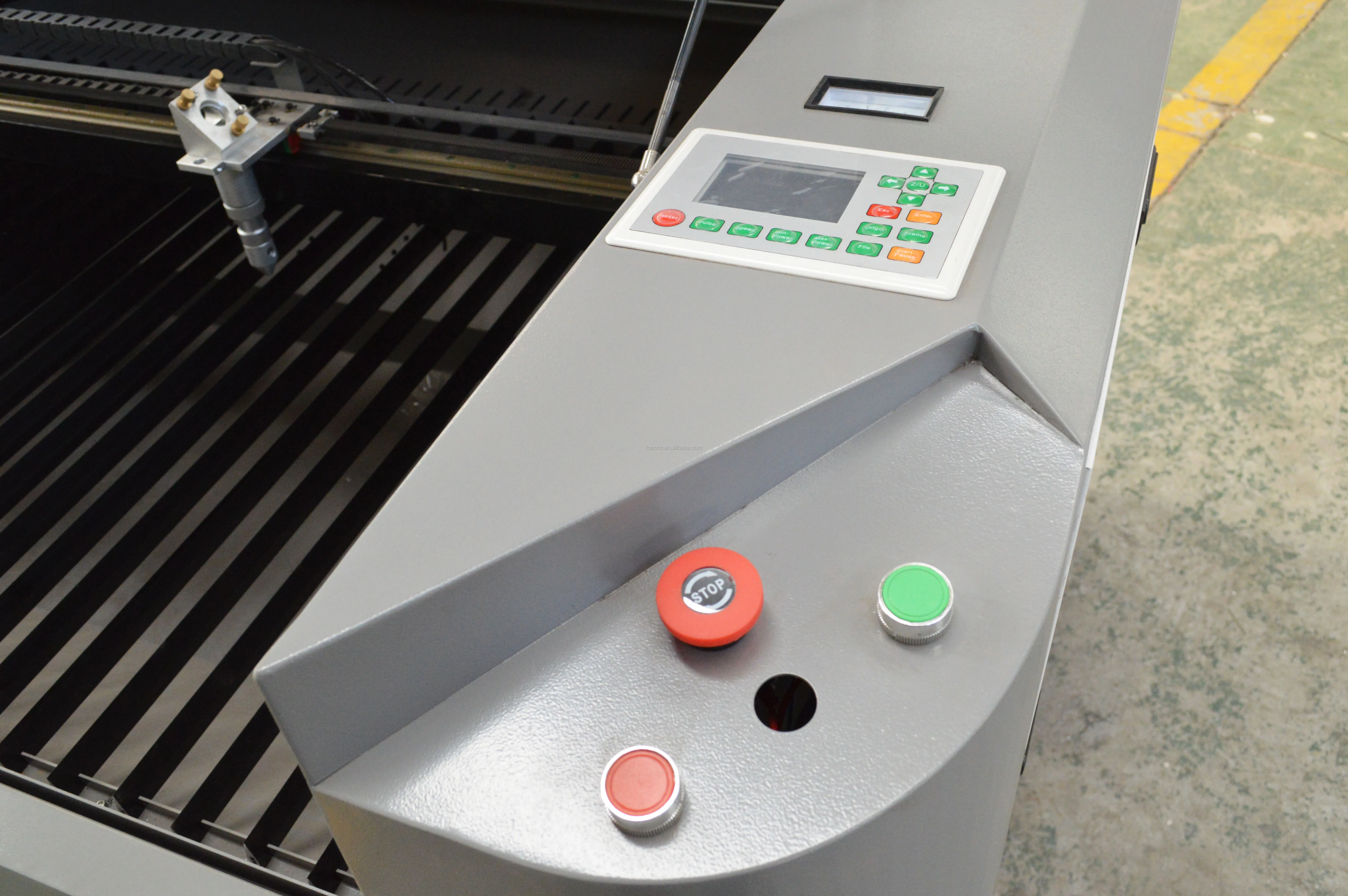 Laser cutting machine 