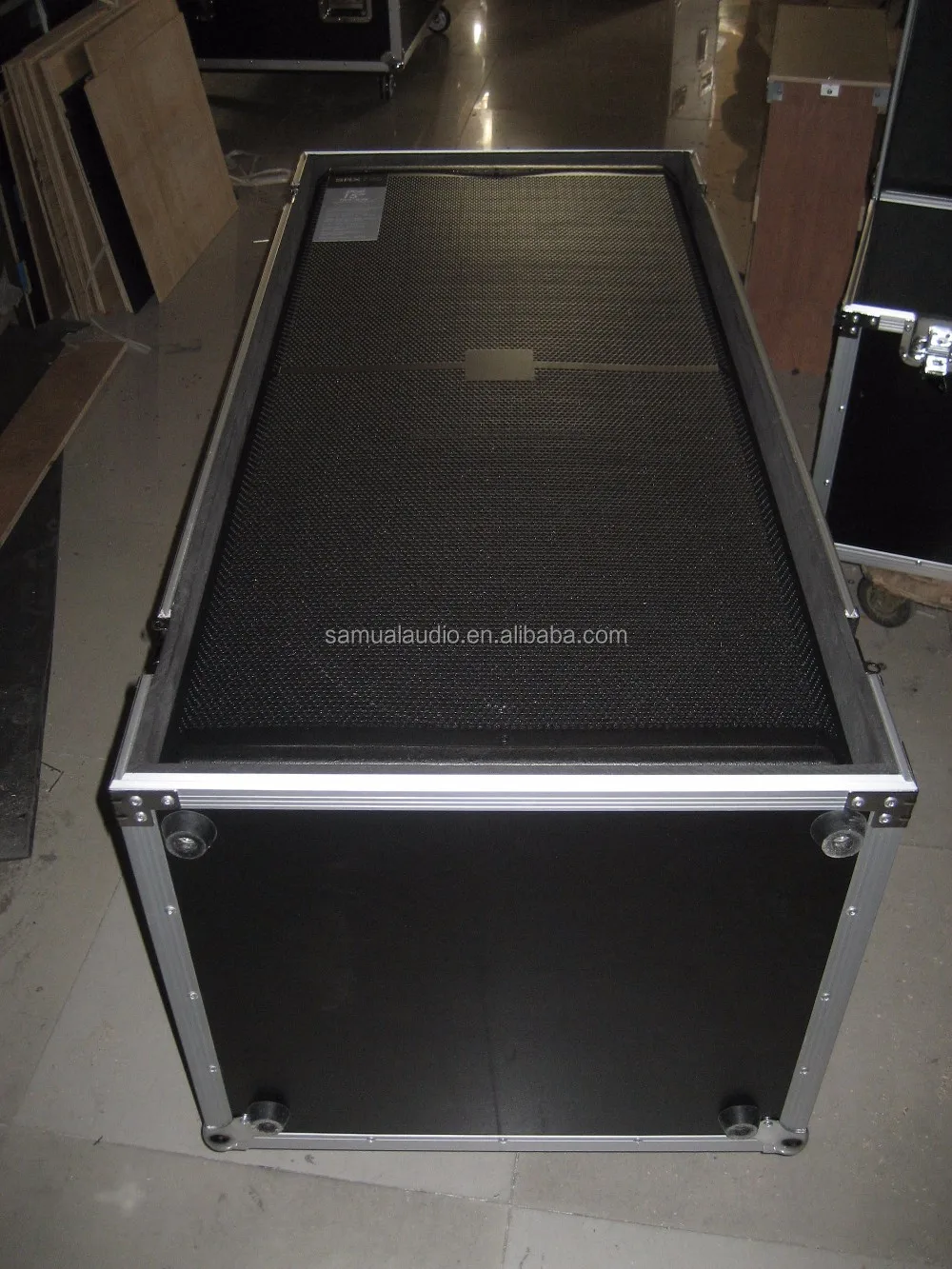 725 in the flightcase (2).JPG