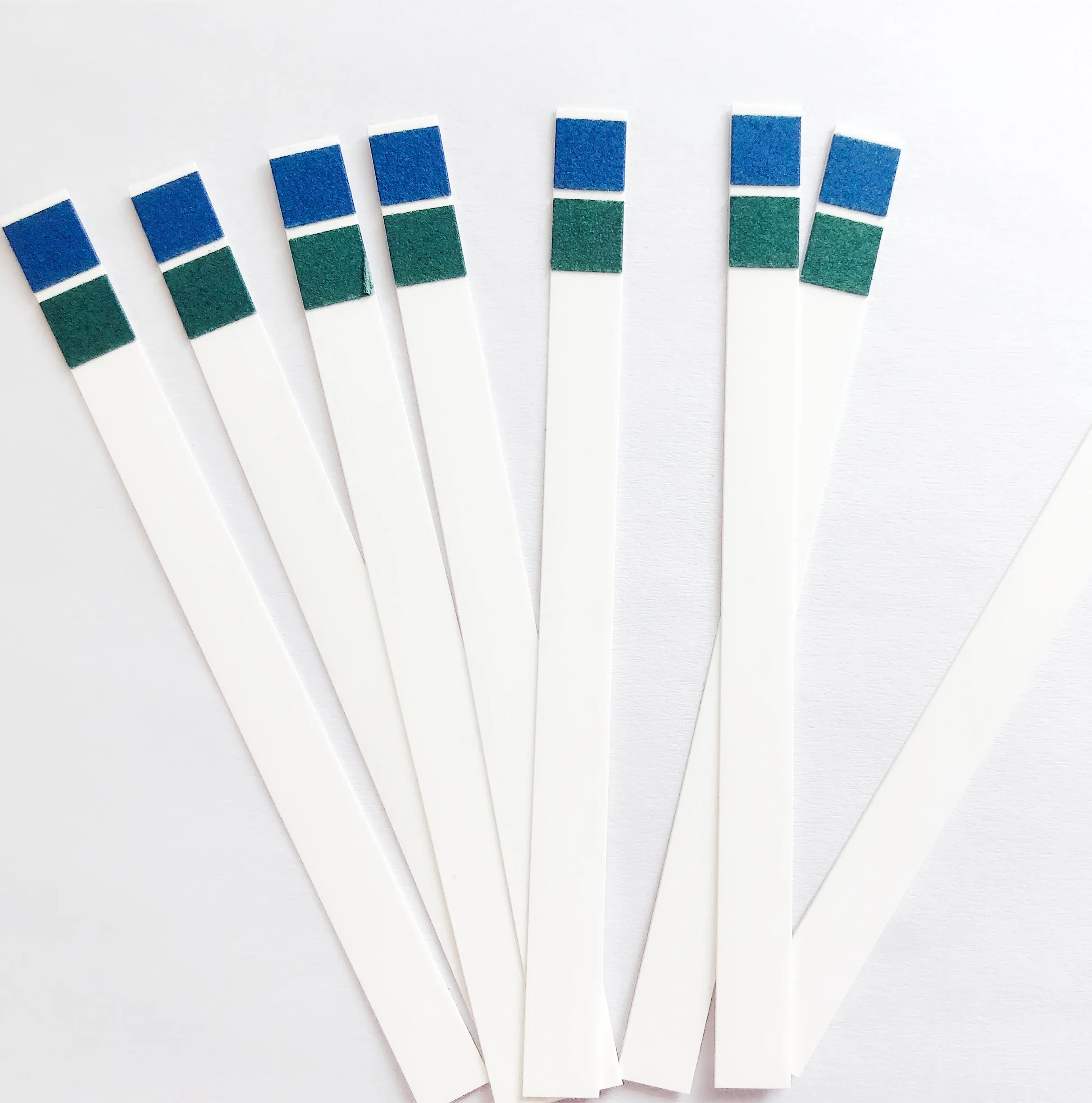 Ph 4 лакмусовая бумажка. тест полоски слюны. Ph кислотность слюны. рн полоски для мочи. тест полоски на определение ph слюны.