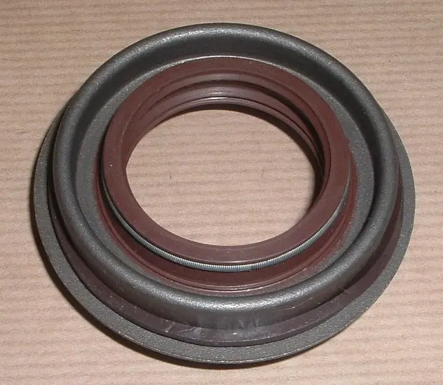 Ftc822530. 4 л. Lr023440 сальник. Сальник land rover tzb500010. Сальник land rover tbx000080.